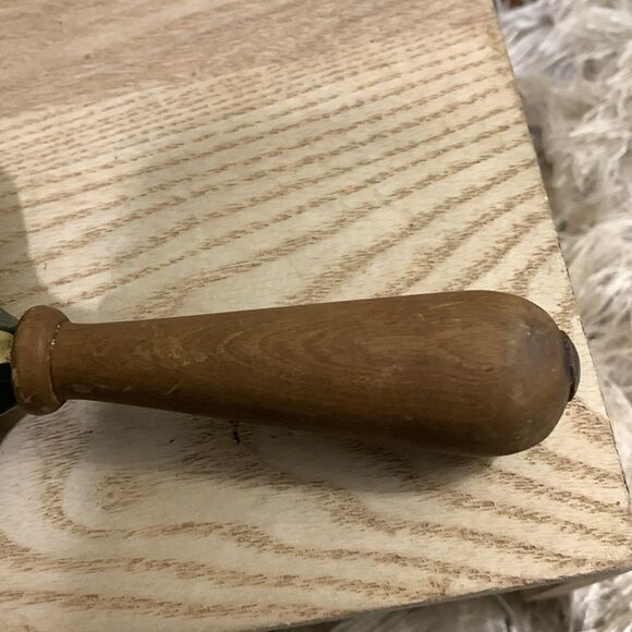 Vintage MCM Brass Ashtray Hammered Interior Style W/Wood Handle Made In Israel - Picture 7 of 17